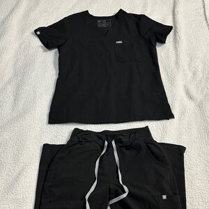 Figs Yola HW Black Scrub Set - Top & Drawstring Pants